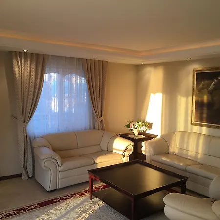 Alden III Apartment